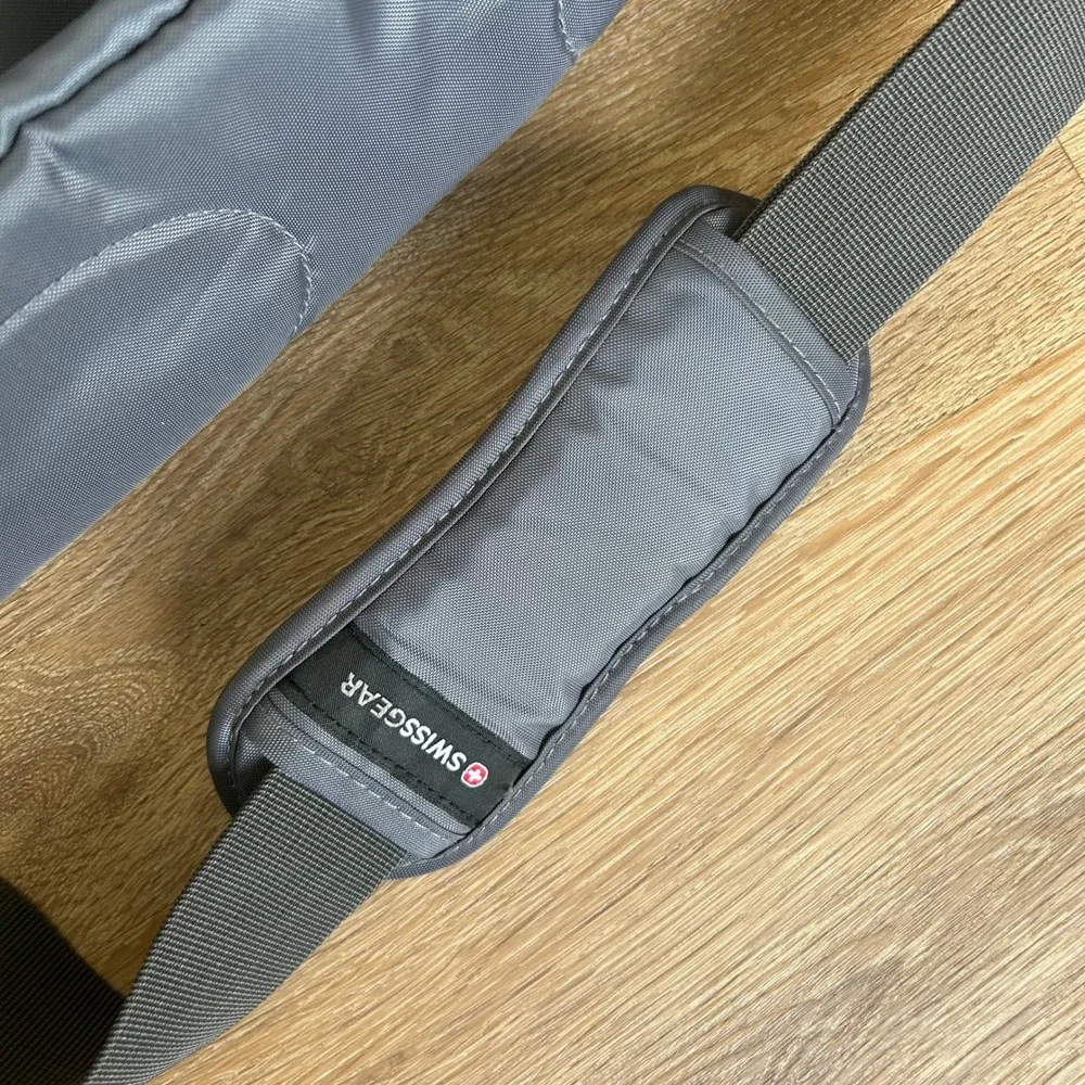 NWOT SwissGear Crossbody Messenger Bag Gray Black Red Travel Sling Shoulder Bag